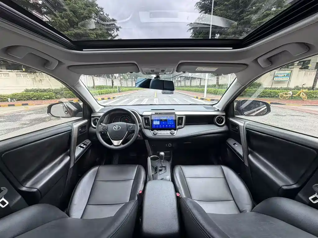 Toyota RAV4 2016 — фото 2