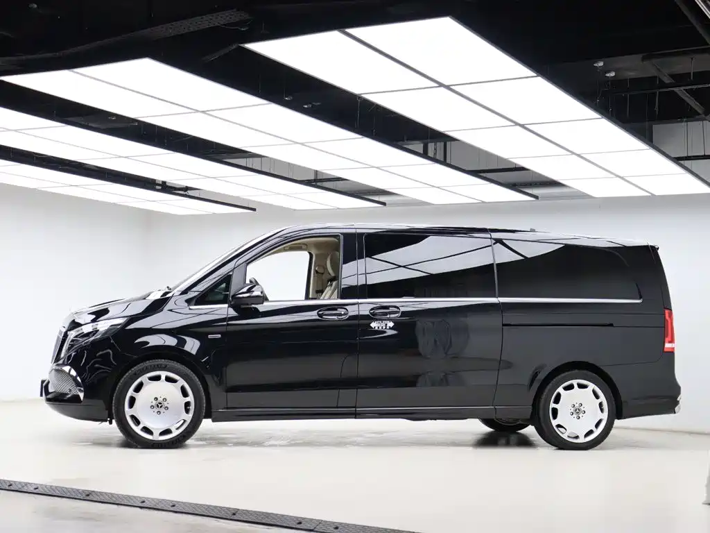 Mercedes-Benz V-Class 2021 — фото 31