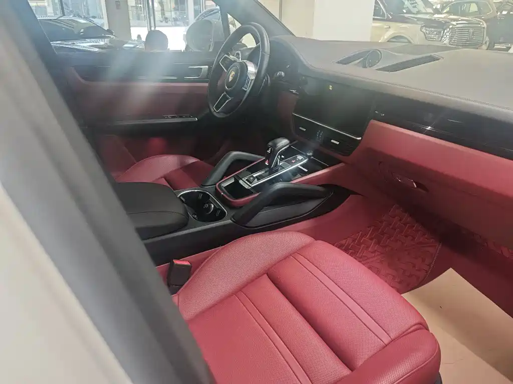 Porsche Cayenne 2019 — фото 12