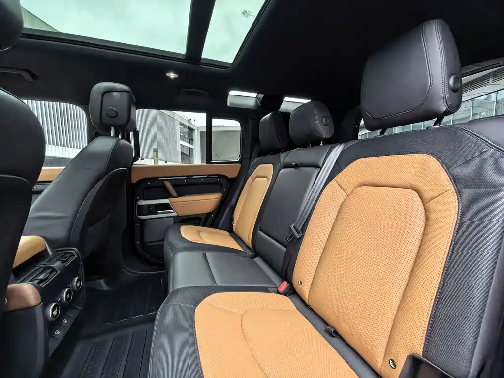 Land Rover Defender 2024 — фото 15