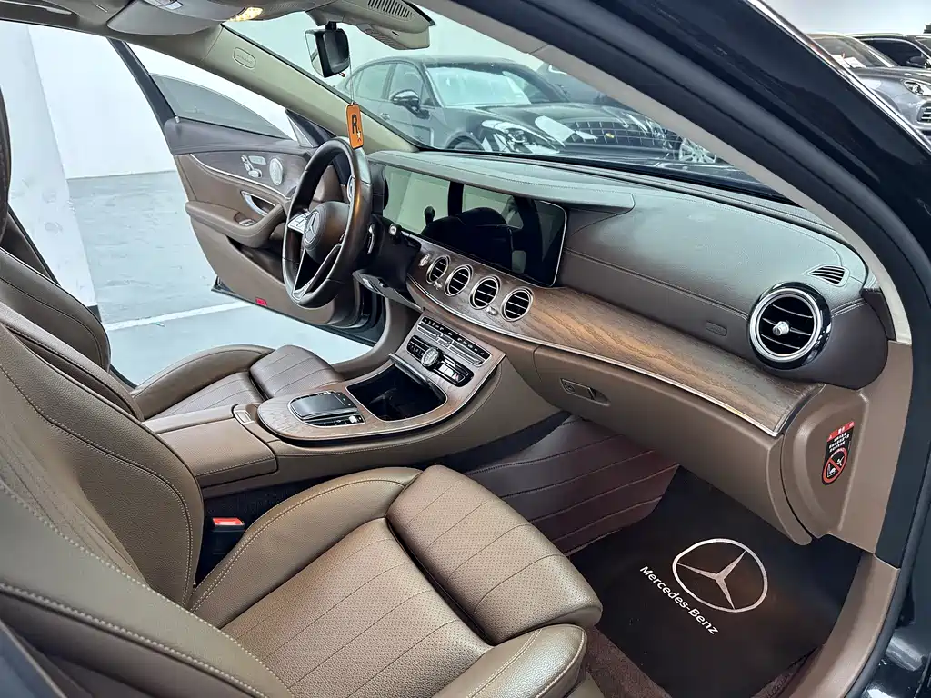 Mercedes-Benz E-Class 2021 — фото 16