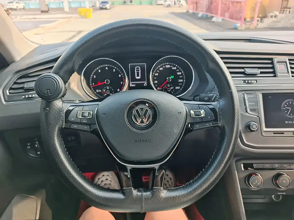 Volkswagen Tiguan L 2018 — фото 14