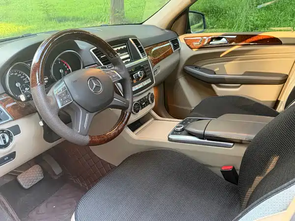 Mercedes-Benz M-Class 2012