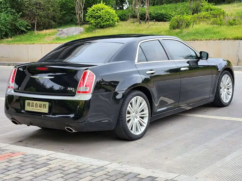 Chrysler 300C 2014 — фото 7