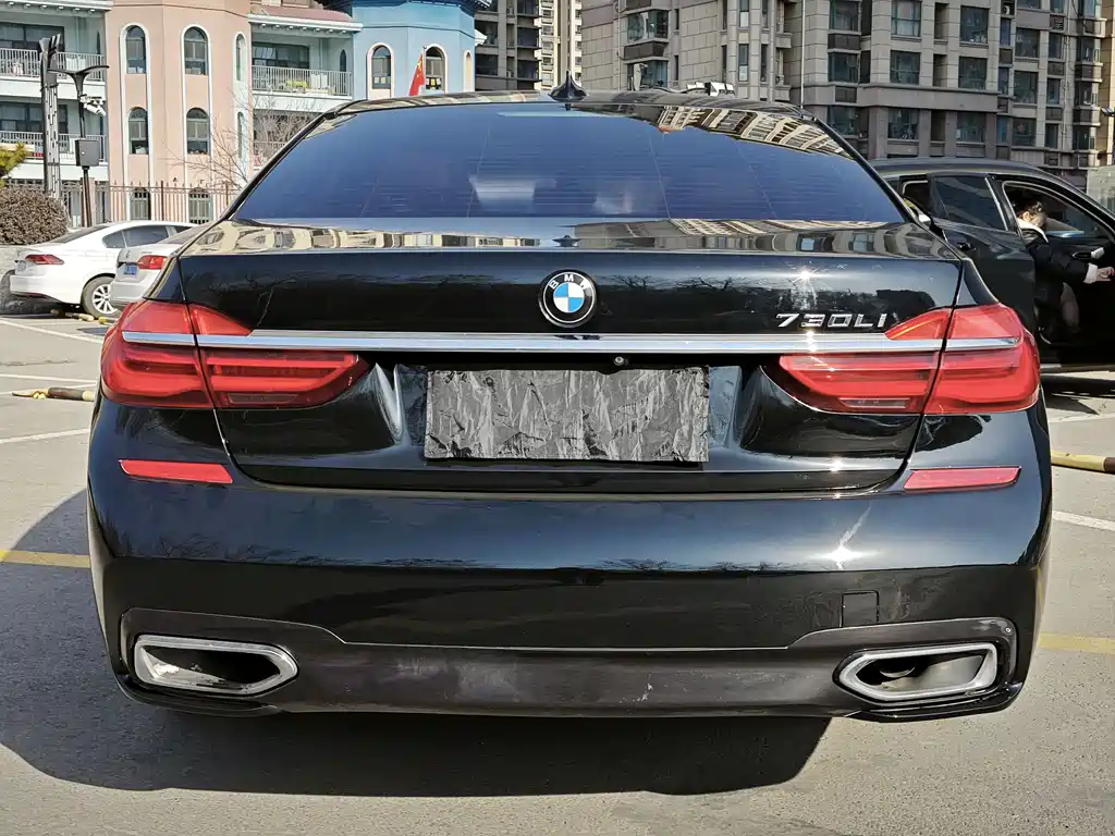 BMW 7 Series 2017 — фото 6