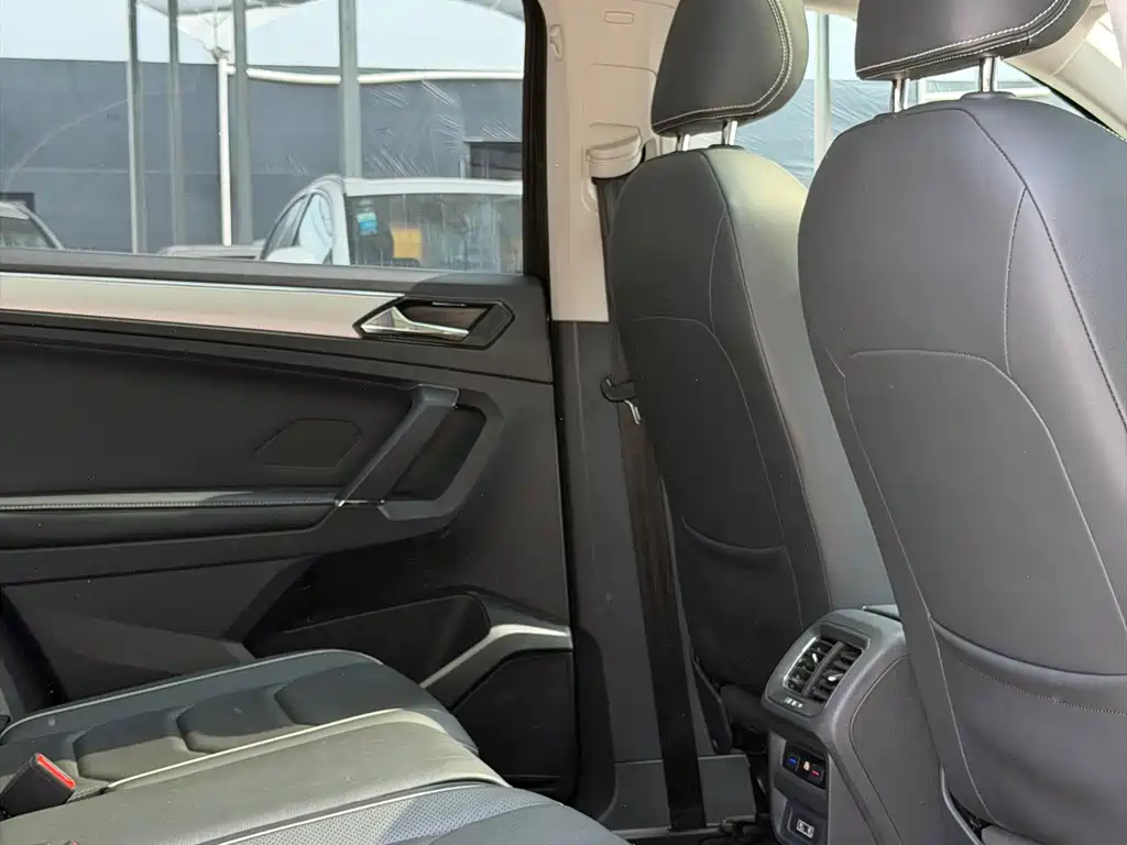 Volkswagen Tiguan L 2017 — фото 13
