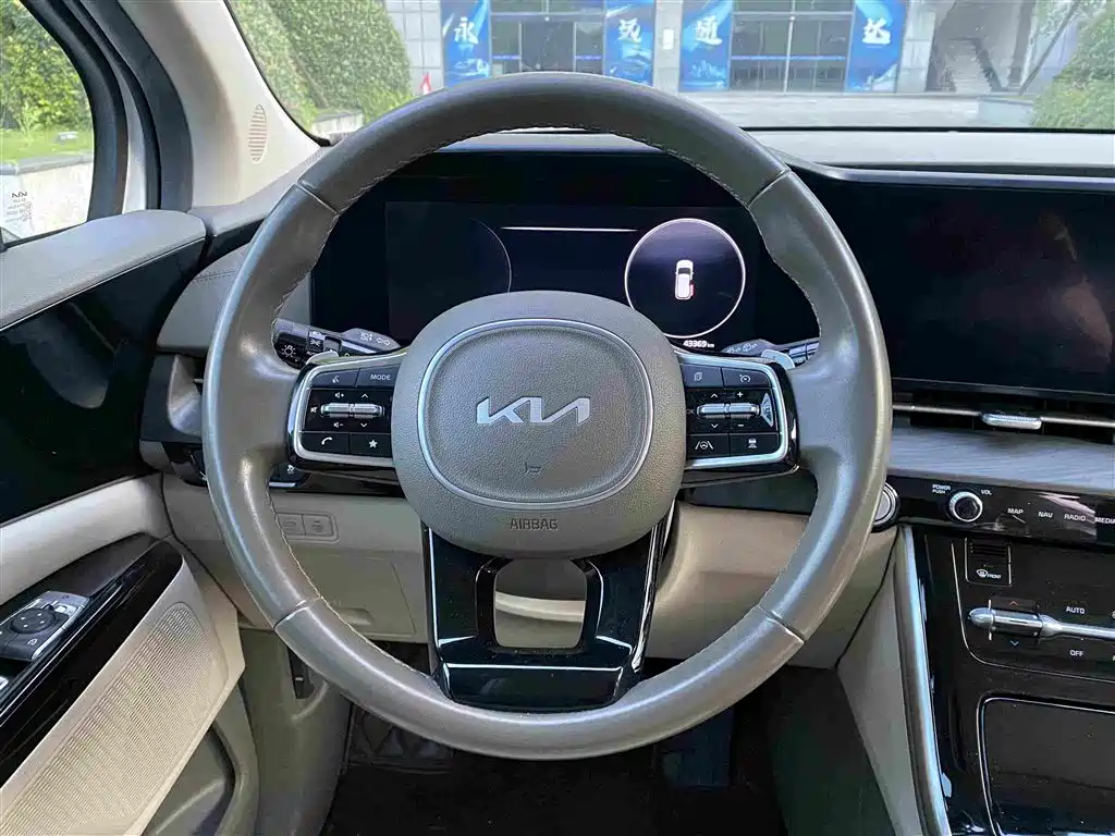 Kia Carnival 2023 — фото 13