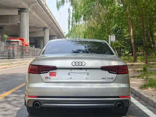 Audi A4L 2018