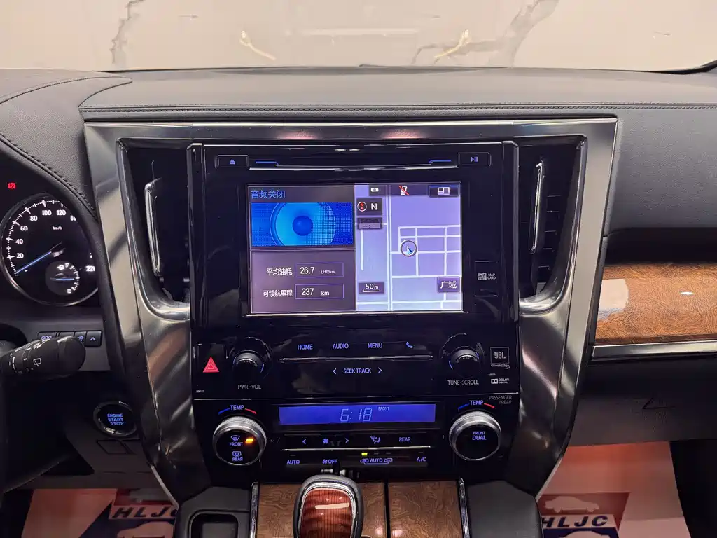 Toyota Alphard 2017 — фото 11