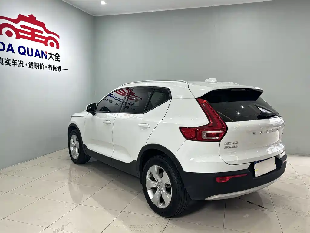 Volvo XC40 2019 — фото 12