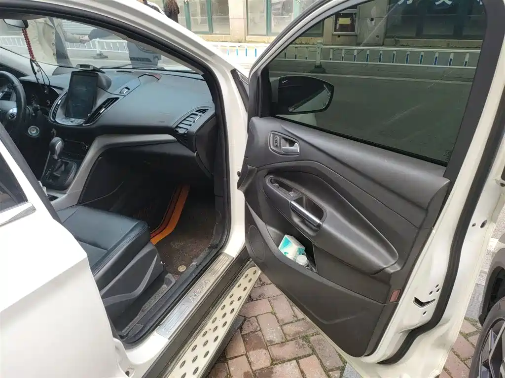 Ford Kuga 2016 — фото 20