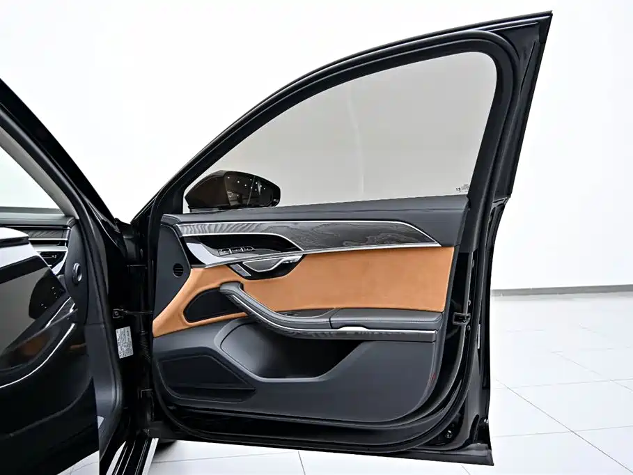 Audi A8 2023 — фото 20