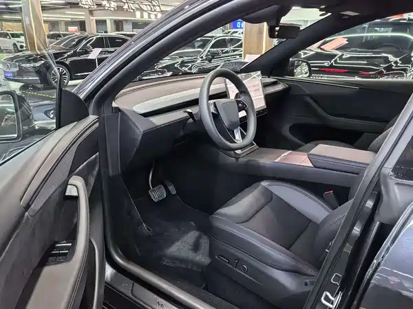 Tesla Model Y 2026
