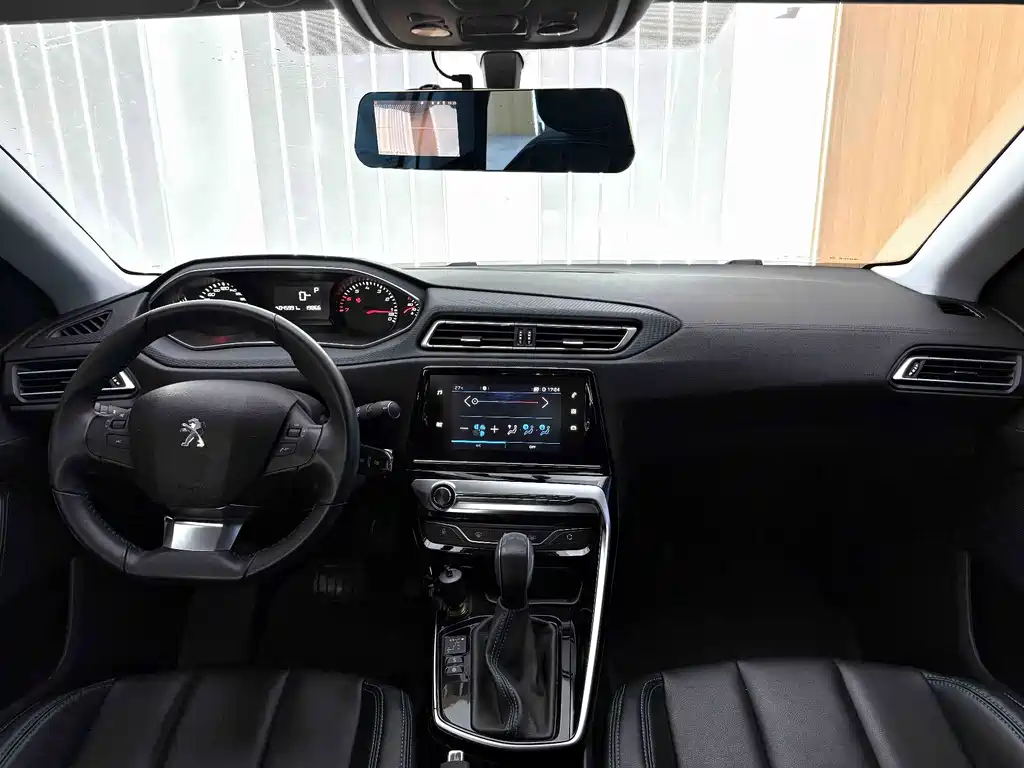 Peugeot 308 2018 — фото 14