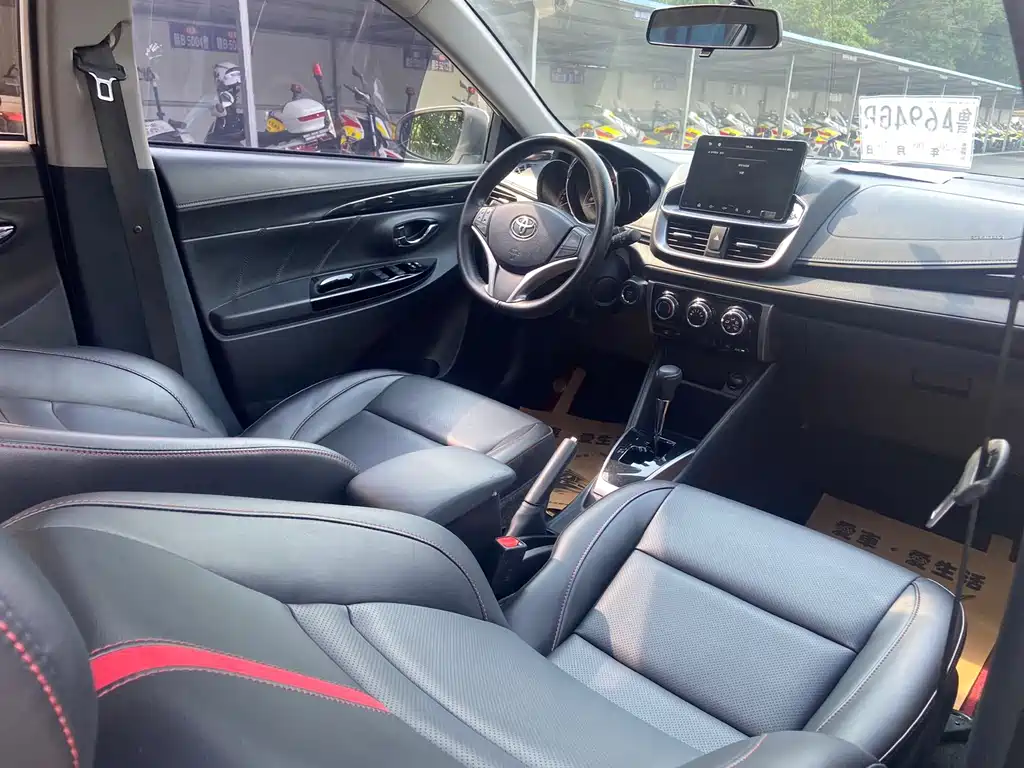 Toyota Yaris L 2022 — фото 12