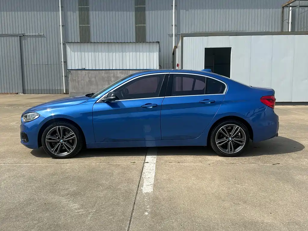 BMW 1 Series 2018 — фото 13