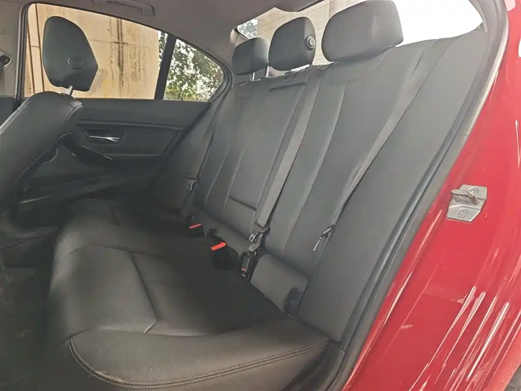 BMW 3 Series 2017 — фото 17