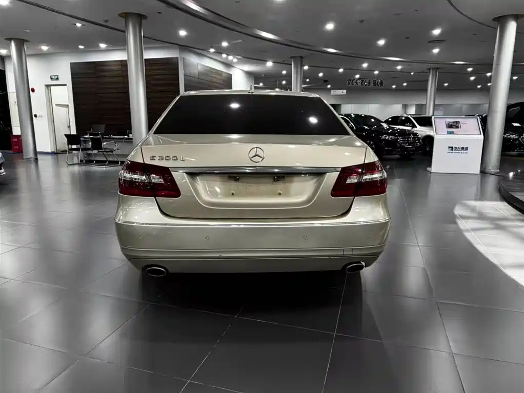 Mercedes-Benz E-Class 2012 — фото 4