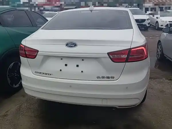 Ford Escort 2015