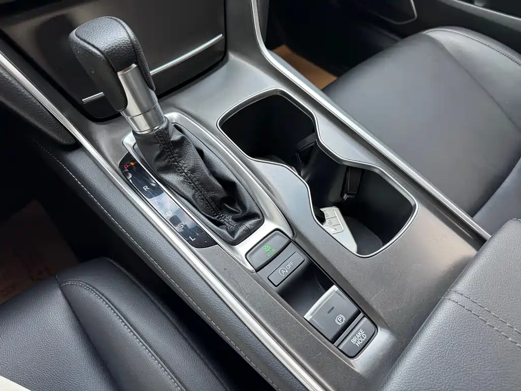 Honda Accord 2023 — фото 10