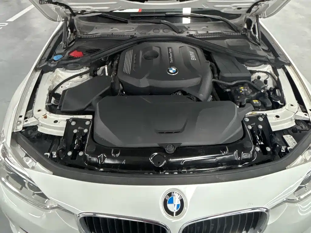 BMW 3 Series 2017 — фото 13