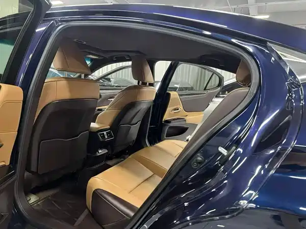 Lexus ES 2021