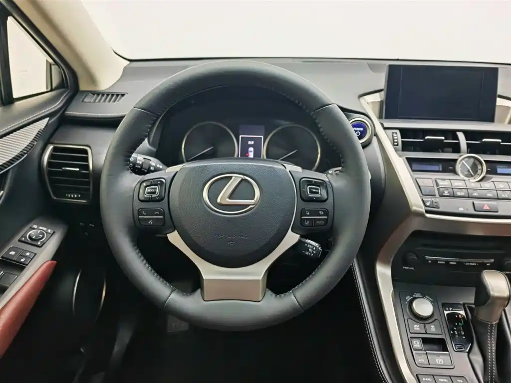 Lexus NX 2016 — фото 11