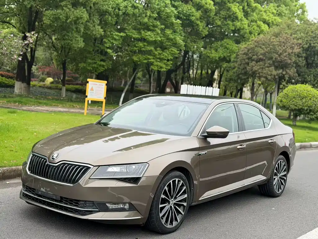 Skoda Superb 2016 — фото 1