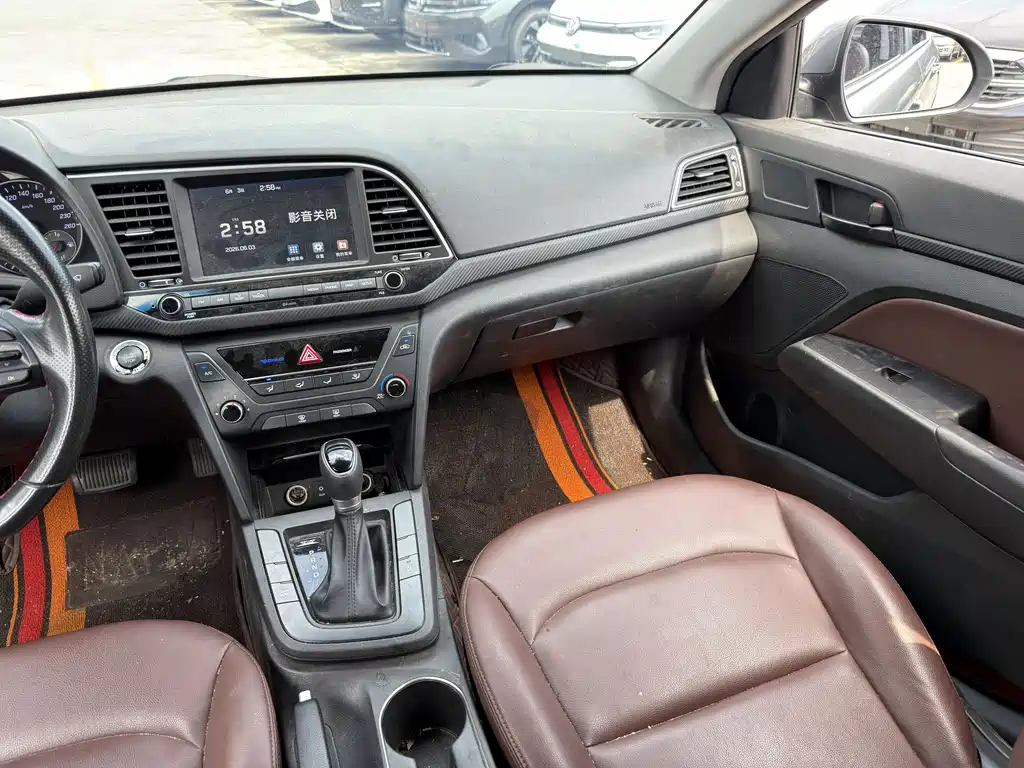 Hyundai Elantra 2018 — фото 7