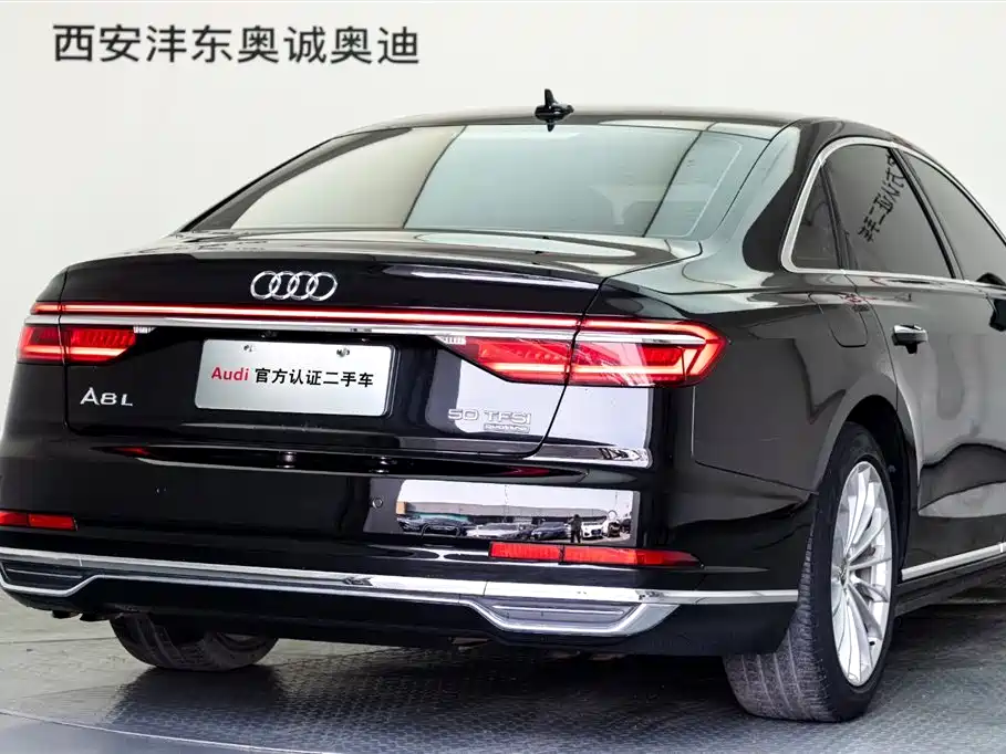 Audi A8 2020 — фото 25
