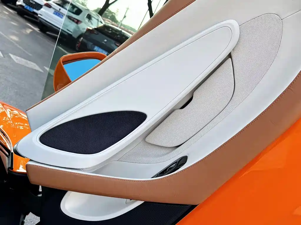 McLaren GT 2022 — фото 17