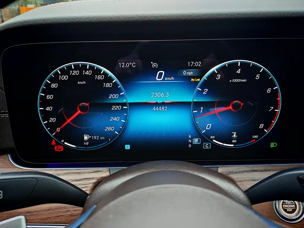 Mercedes-Benz E-Class 2023 — фото 12