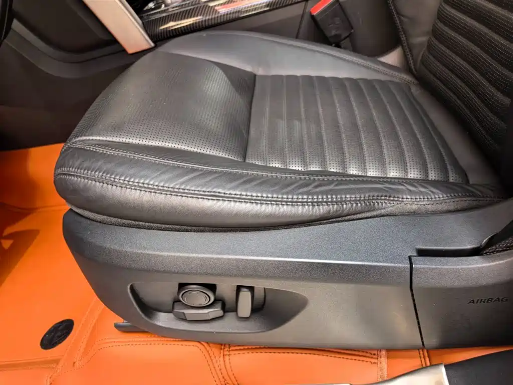 Land Rover Discovery Sport 2015 — фото 15