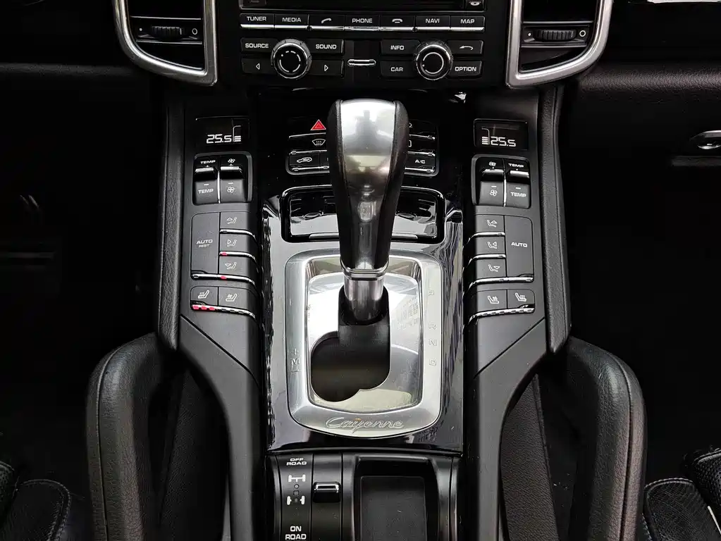 Porsche Cayenne 2015 — фото 20