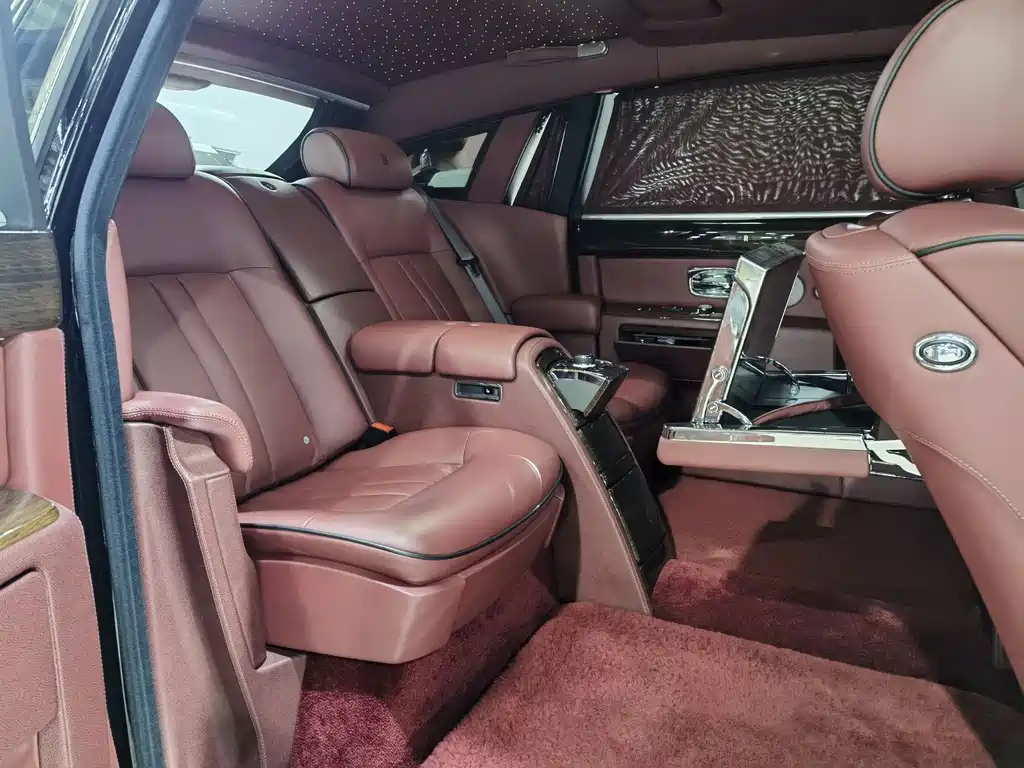 Rolls-Royce Phantom 2016 — фото 14