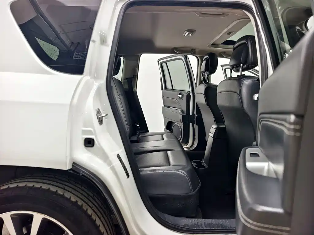 Jeep Compass 2013 — фото 16
