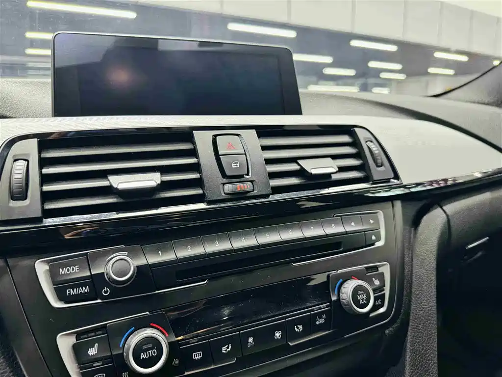 BMW 3 Series 2015 — фото 14