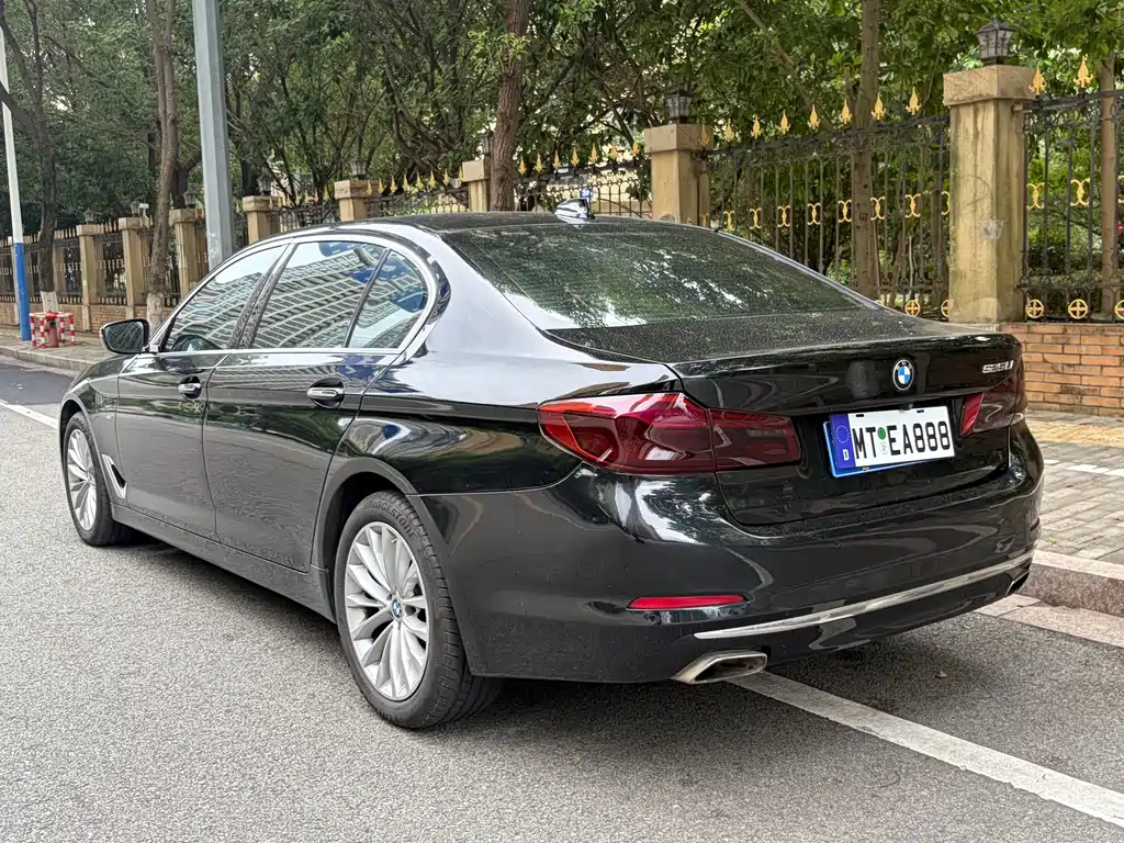 BMW 5 Series 2018 — фото 15