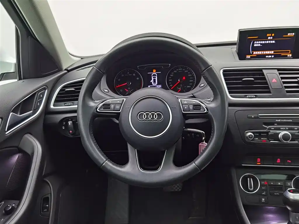 Audi Q3 2019 — фото 11