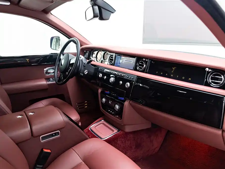 Rolls-Royce Phantom 2016 — фото 18