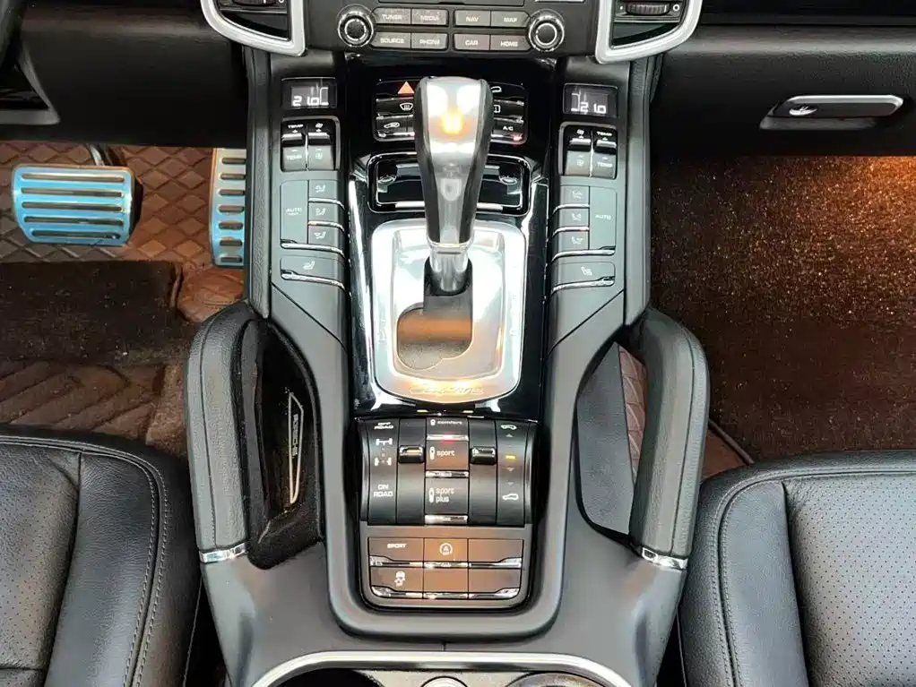 Porsche Cayenne 2017 — фото 12