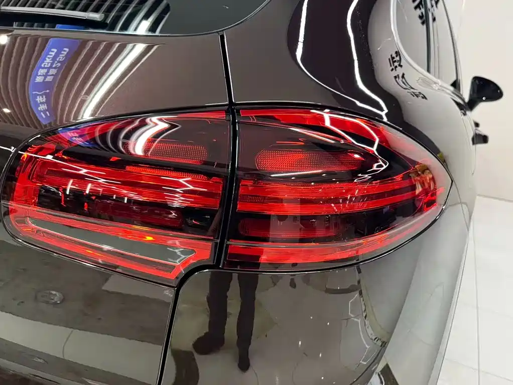 Porsche Cayenne 2017 — фото 15