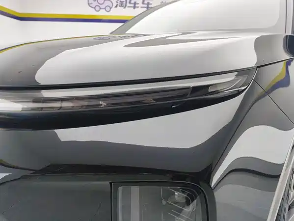 Li Auto L6 2025