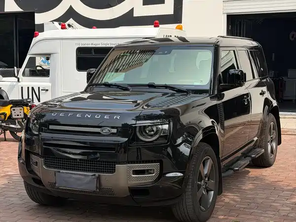 Land Rover Defender 2024