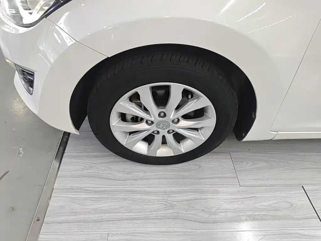 Hyundai Elantra Langdong 2016 — фото 25