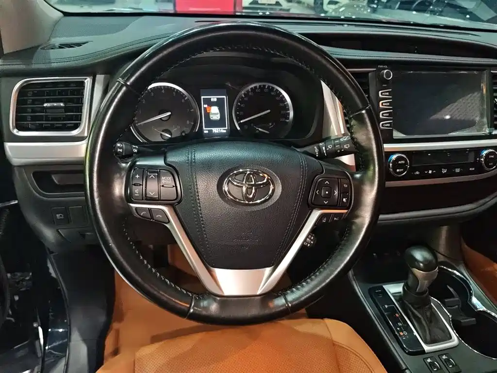 Toyota Highlander 2020 — фото 13