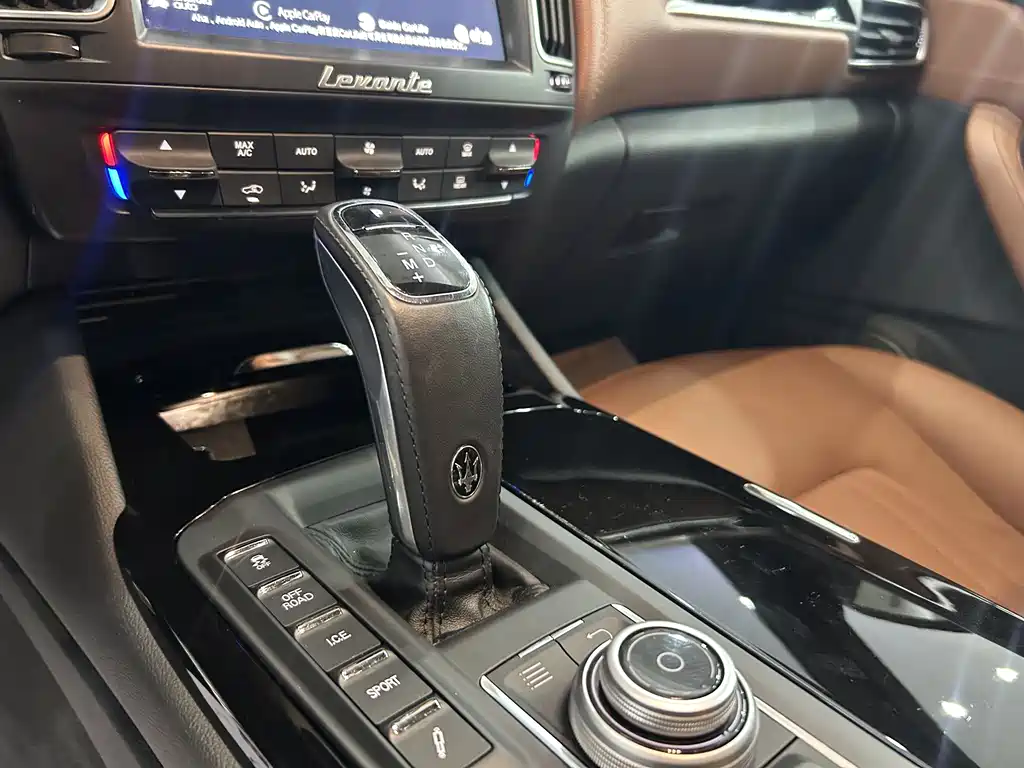 Maserati Levante 2020 — фото 11