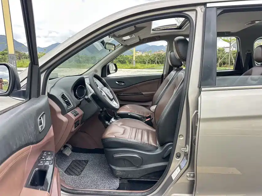 Dongfeng Fengxing SX6 2017 — фото 23