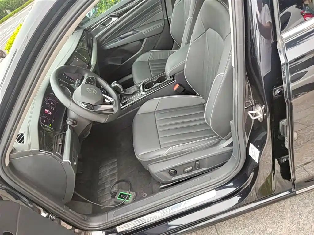 Volkswagen Passat PHEV 2023 — фото 15