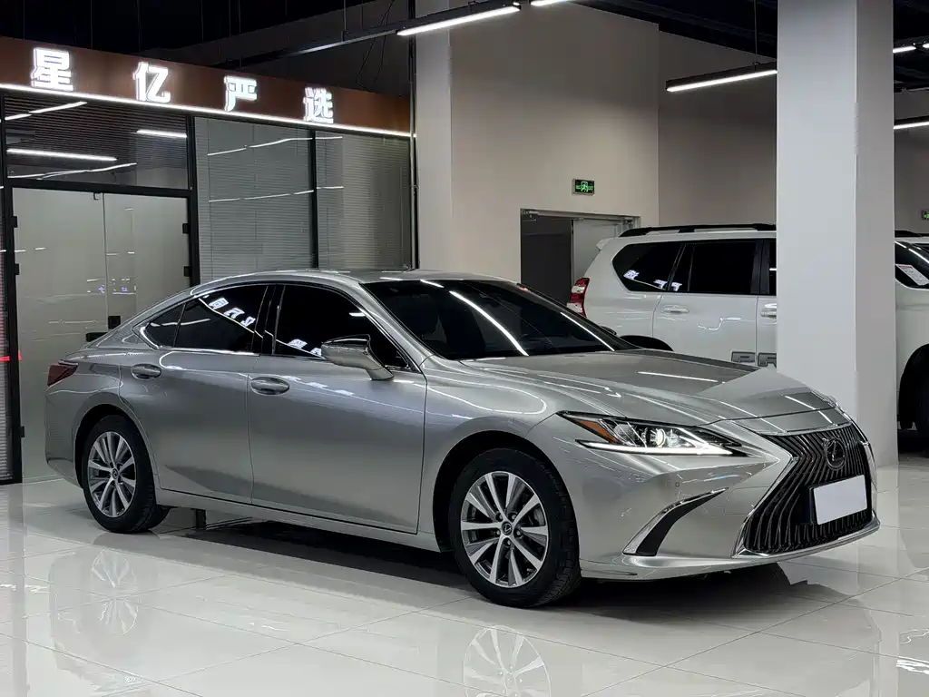 Lexus ES 2020 — фото 3